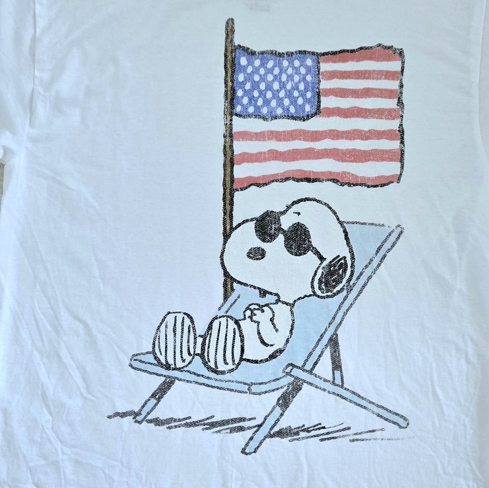 Peanuts🥜 Patriotic🇺🇲 Snoopy🐕 Graphic Tee👕 - NWOT - Picture 8 of 10